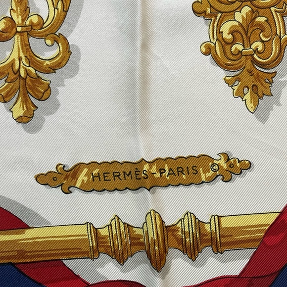 Preloved Hermes Ferronnerie 90cm silk scarf by Caty De Savigny - Picture 2 of 11